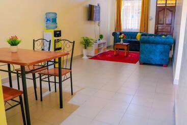 تختخواب و صبحانه Bamburi Lakeview