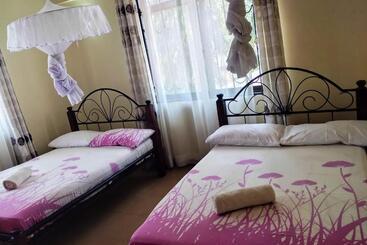 تختخواب و صبحانه Bamburi Lakeview