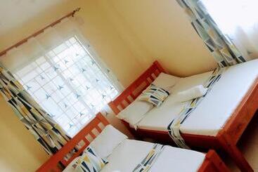 تختخواب و صبحانه Bamburi Lakeview