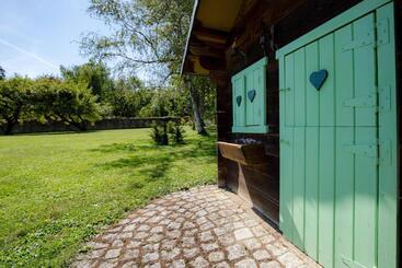 تختخواب و صبحانه Domaine La Buissonnière