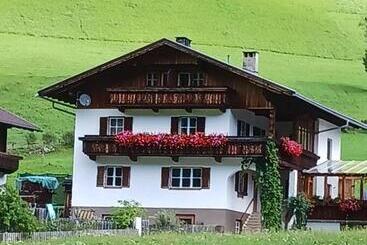 مبيت وإفطار Haus Mesner