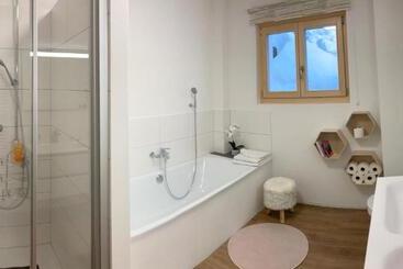 تختخواب و صبحانه Le Lézard Et La Grenouille Bnb