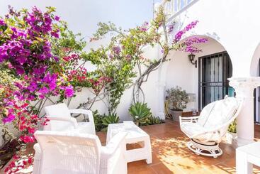 تختخواب و صبحانه Ocean House