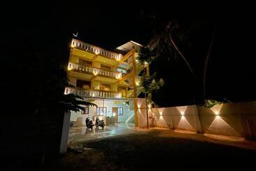 تختخواب و صبحانه Yjs Residency