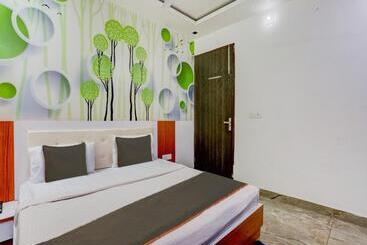 Collection O Mukur Hotel And Restaurant