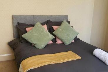 Coventry Spacious Rooms In City