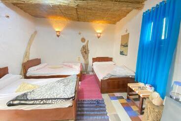 هتل Adrar Azwar