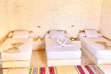 هتل Adrar Azwar