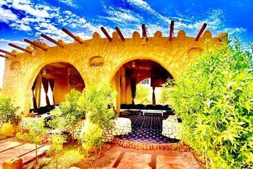 هتل Adrar Azwar