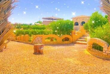 هتل Adrar Azwar