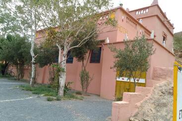 هتل Hôtel Auberge Etoile Dades