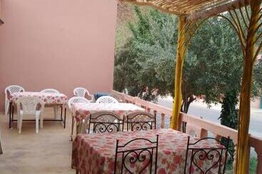 هتل Hôtel Auberge Etoile Dades