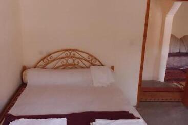 هتل Hôtel Auberge Etoile Dades