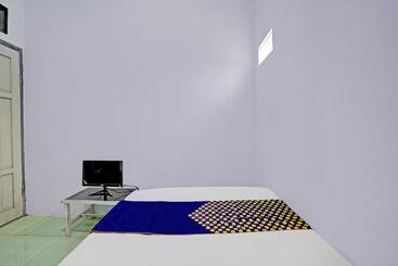 هتل Oyo Life 92937 Kost Putri Sarkara Syariah
