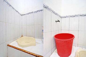 هتل Oyo Life 92937 Kost Putri Sarkara Syariah