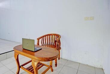 هتل Oyo Life 92937 Kost Putri Sarkara Syariah