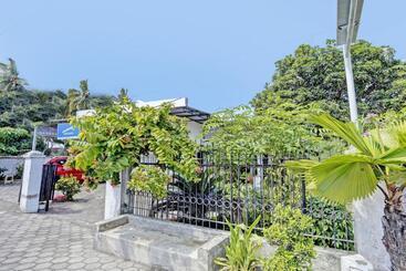 هتل Oyo Life 92937 Kost Putri Sarkara Syariah