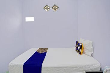 هتل Oyo Life 92937 Kost Putri Sarkara Syariah