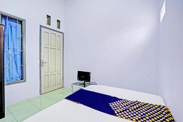 هتل Oyo Life 92937 Kost Putri Sarkara Syariah