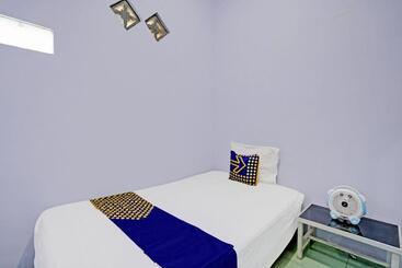 هتل Oyo Life 92937 Kost Putri Sarkara Syariah