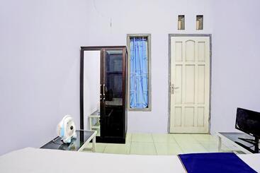 هتل Oyo Life 92937 Kost Putri Sarkara Syariah