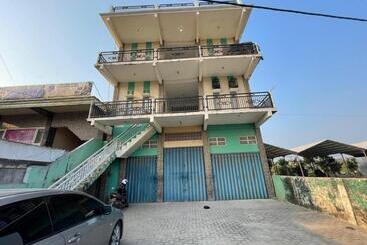 ホテル Spot On 93075 Nova Jaya 2 Homestay Syariah
