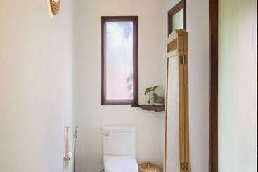 هتل Through The Looking Glass Wellness Retreat Resort