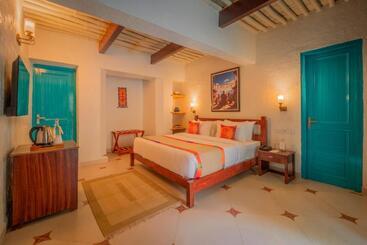 هتل Tree Of Life Birdsong Chalets , Dharamshala