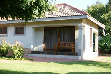 پانسیون Lakeside Guesthouse