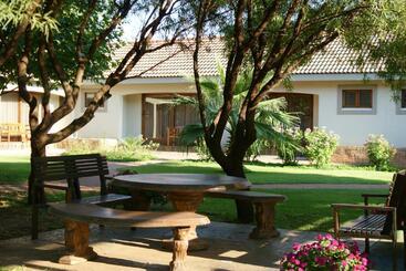 پانسیون Lakeside Guesthouse