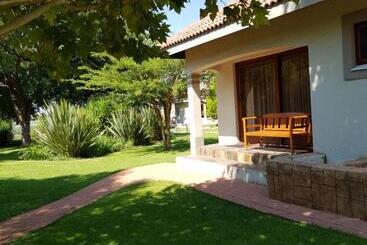 پانسیون Lakeside Guesthouse