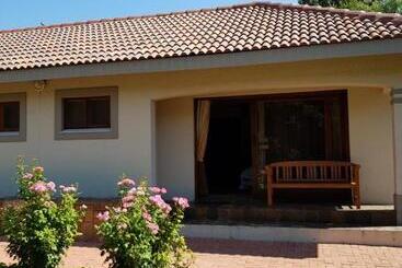 پانسیون Lakeside Guesthouse