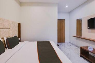 Collection O Hotel Simhadri Grand