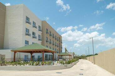 هتل Wyndham Garden El Morro Montecristi