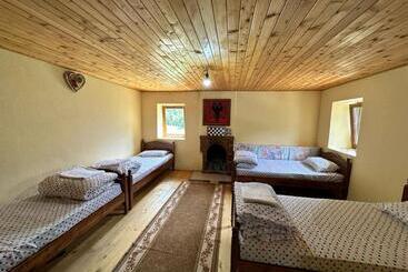 پانسیون Guest House Kukaj  Bed & Breakfast