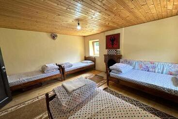 پانسیون Guest House Kukaj Bed & Breakfast