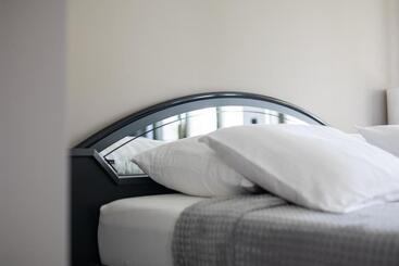 پانسیون Luxury Room With King Size Bed
