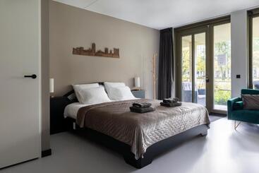 پانسیون Luxury Room With King Size Bed