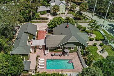 پانسیون Noi Nest Home + Pool + Suites