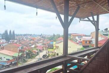 پانسیون Ron S Guest House Berastagi Backpacker Rooms