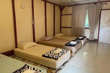 پانسیون Ron S Guest House Berastagi Backpacker Rooms