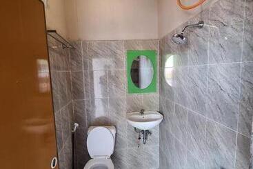 پانسیون Ron S Guest House Berastagi Backpacker Rooms