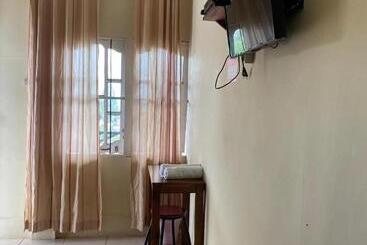 پانسیون Ron S Guest House Berastagi Backpacker Rooms