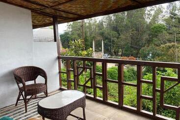 پانسیون Ron S Guest House Berastagi Backpacker Rooms