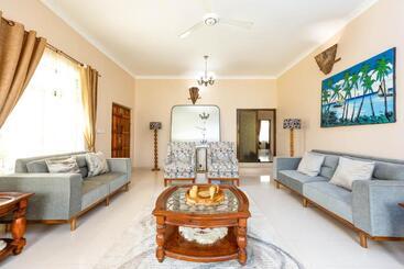 پانسیون Shivo Guest House