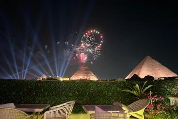 Pyramids Top Guest House Suite