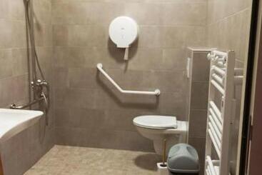 تختخواب و صبحانه Chambre D Hôtes Pmr Hildegarde
