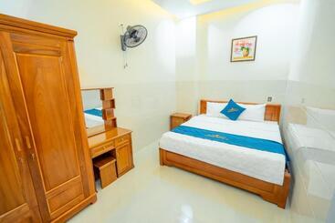 Golden Hotel 2