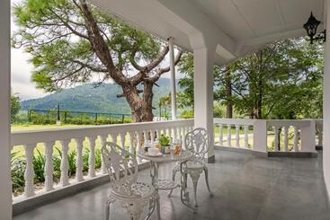 هتل Brij Anayra Dharamshala   A Himalayan Luxury Retreat