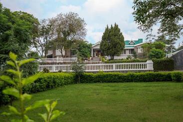 هتل Brij Anayra Dharamshala A Himalayan Luxury Retreat